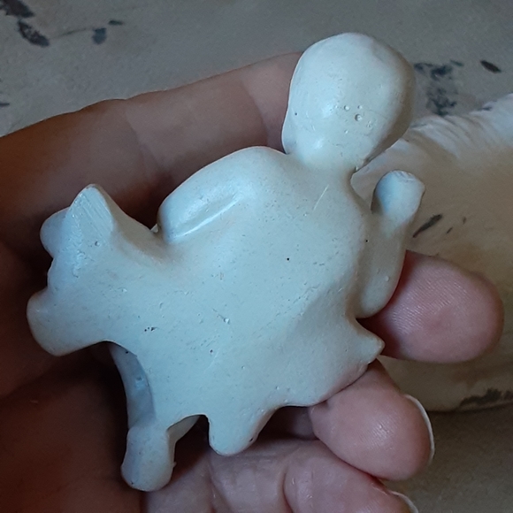 Ceramic Jesus in Manger - Picture 7 of 8